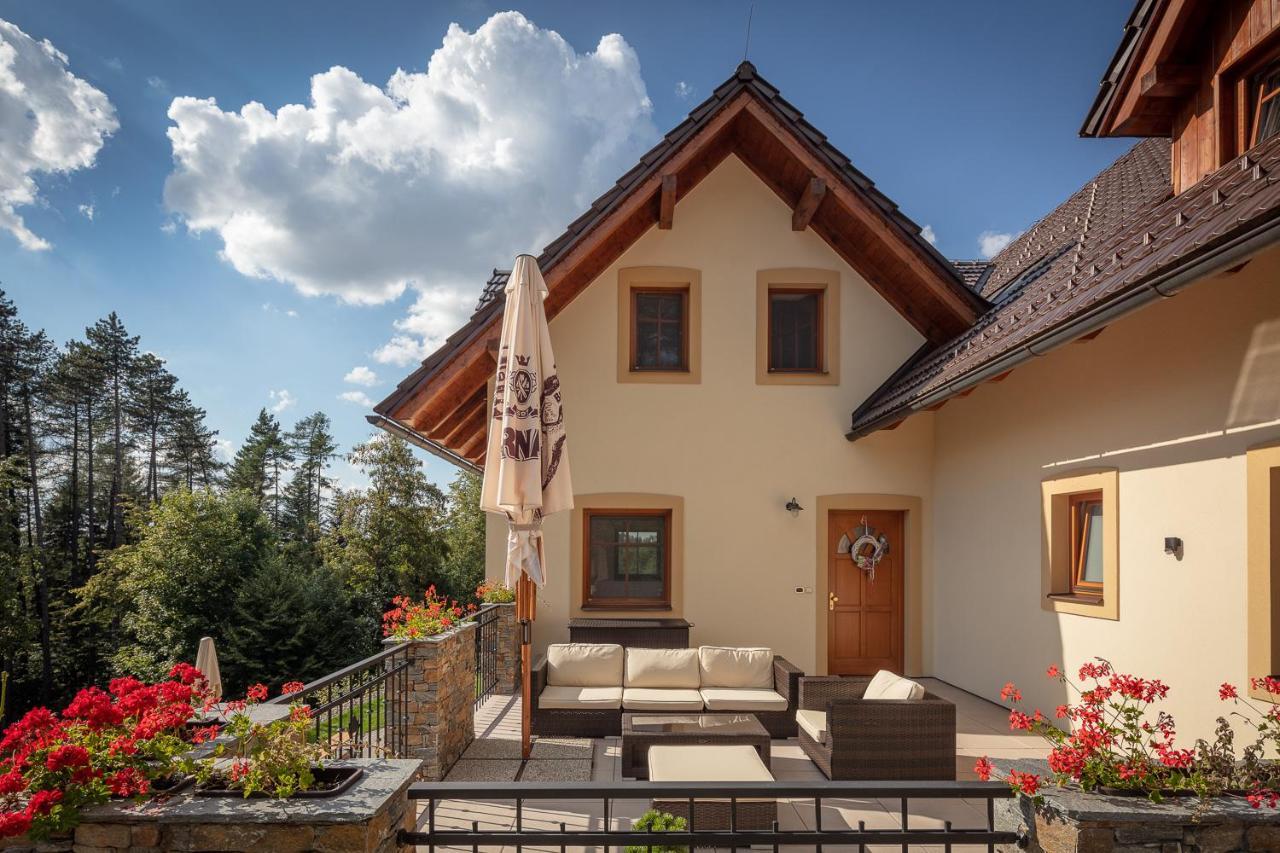 Penzion Na Kraji Lesa Valasske Mezirici Exterior photo